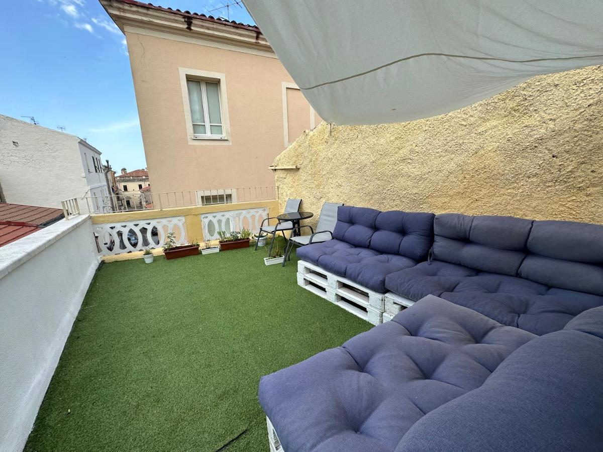 Sassari-Centro Elegante Appartamento Con Wifi E Netflix Kültér fotó