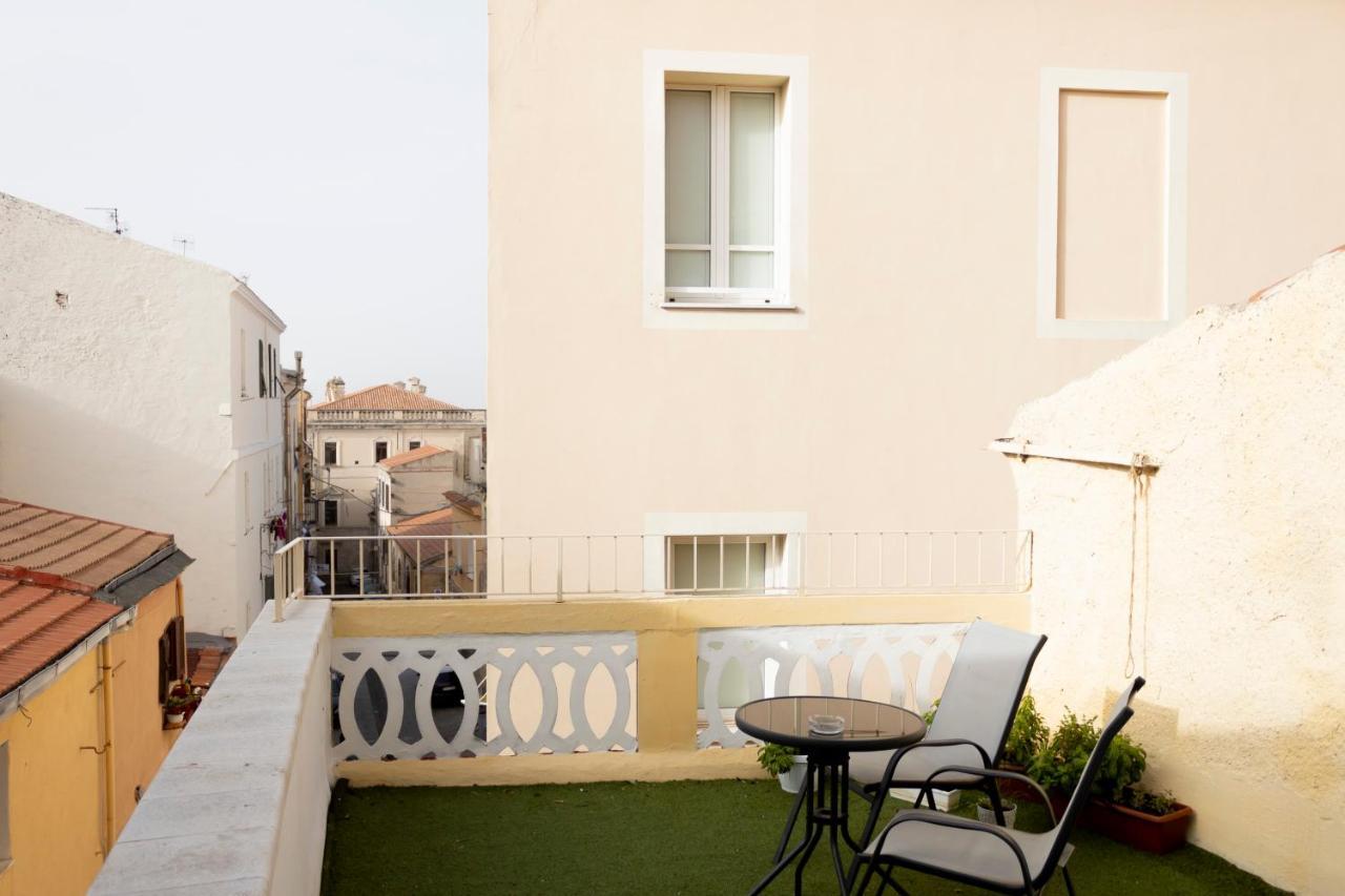 Sassari-Centro Elegante Appartamento Con Wifi E Netflix Kültér fotó
