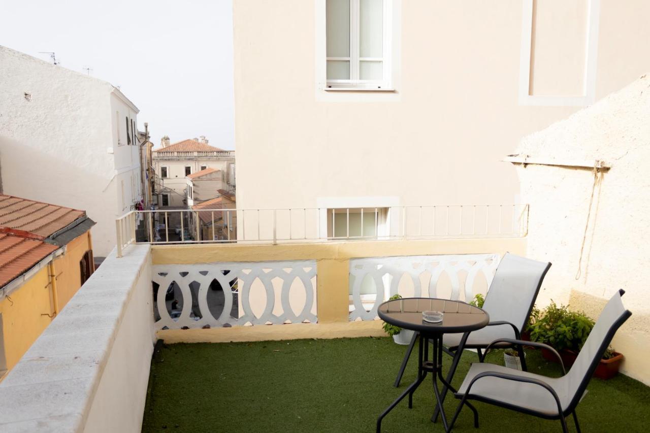Sassari-Centro Elegante Appartamento Con Wifi E Netflix Kültér fotó