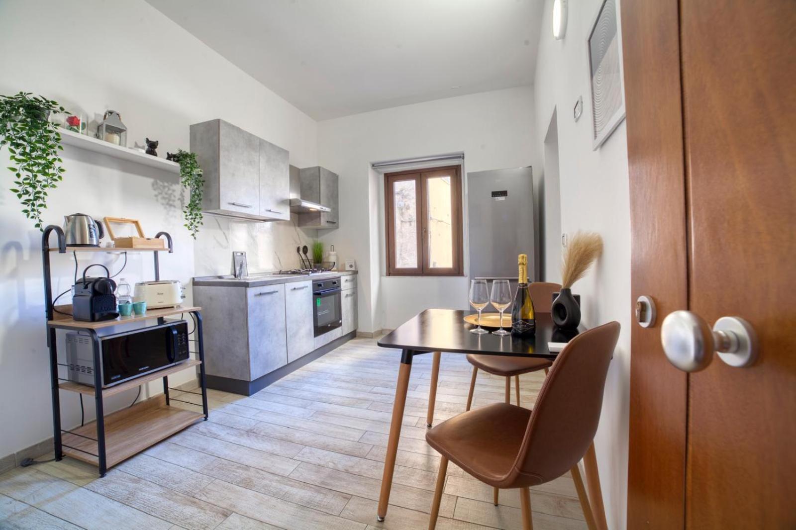 Sassari-Centro Elegante Appartamento Con Wifi E Netflix Kültér fotó